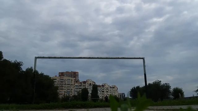 В перекладину и штангу за один удар летом в Волгограде