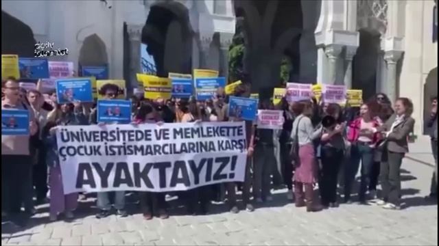 Сразу в нескольких городах Турции начались антиисламские протесты !!!