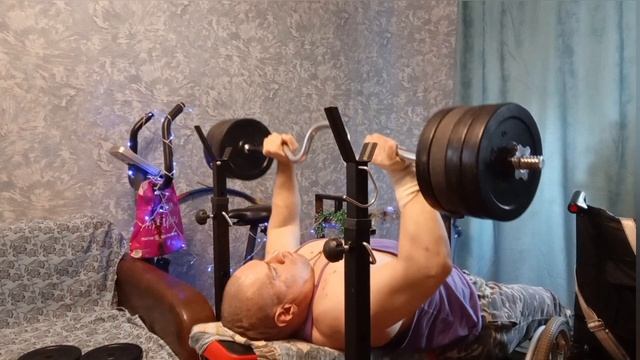 Тренировка грудных мышц, штангой и гантелями/Отжимани