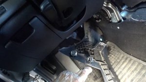 Как снять панель ручного тормоза, Skoda Octavia A5 1.6 MPI BSE