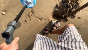 Поиск на пляже с металлоискателем Deus 2. Beach search with Deus 2 met