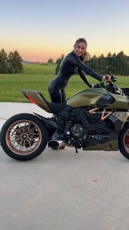 Старый vs Новый Ducati Diavel V4