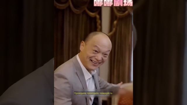 Бедная девушка в свадебном платье… но брак был устрое