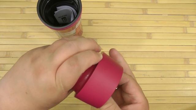 Распаковка Tefal Travel Mug Fun 0.36 л Малиновая K3072114 смотреть онлайн