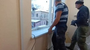 Установка подоконника Melke в подставочный профиль от о?