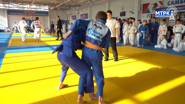 В Центре единоборств в Кропоткине прошло открытое Пер смотреть онлайн