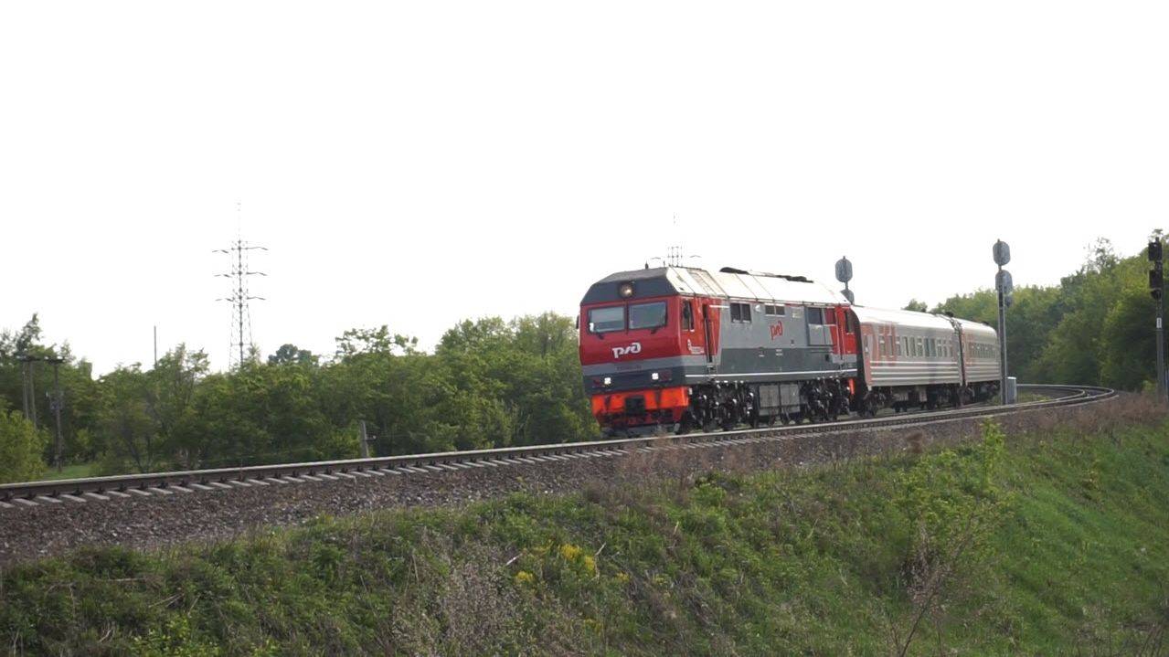 Тепловоз ТЭП70БС-264 с поездом "Восток".