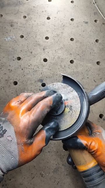 Как заменить диск болгарки?Легко  how to replace the disc of an an