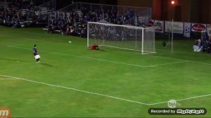 Воротарь отбил мяч головой 5 раз...