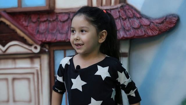 Дина Манар дает интервью (репетиция 😄) смотреть онлайн