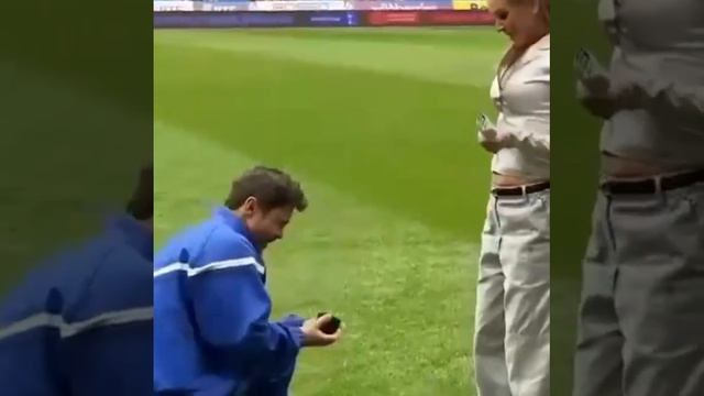 💍Актер Павел Деревянко сделал предложение своей девушке Зое Фуць на стадионе «Динамо» в Москве💍