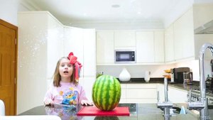 Мистер Макс Макс и Катя: желейный и арбузный челлендж для папы