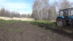 Вспахал пару огородиков на тракторе МТЗ-892.2 плугом плн