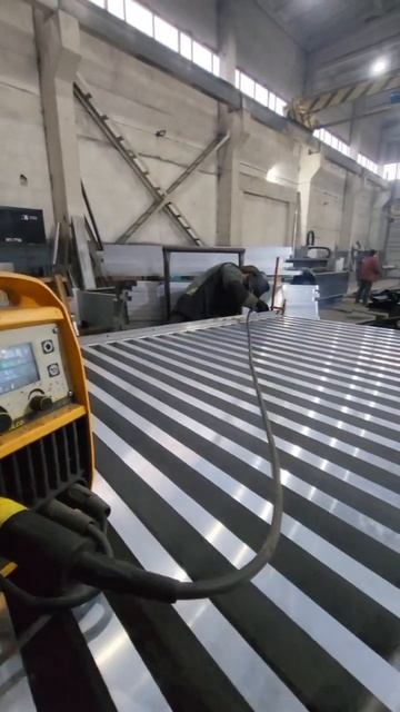 Малыш HUGONG EXTREMIG 200 LCD на полной растяжке, 5 метров, так лу? смотреть онлайн