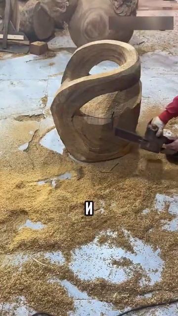 Делает мебель с помощью бензопилы смотреть онлайн