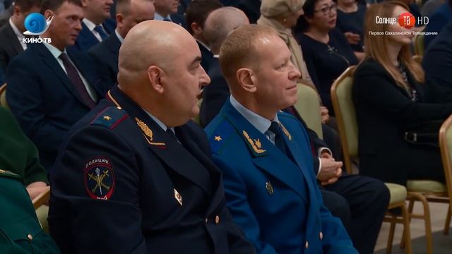 11.12.18 В островной столице официально представили нового ВРИО губернатора Валерия Лимаренко смотреть онлайн