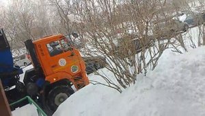 Мусоровоз KAMAZ САХ РАРЗ мк - 4554 - 06 приехал к нам забирать