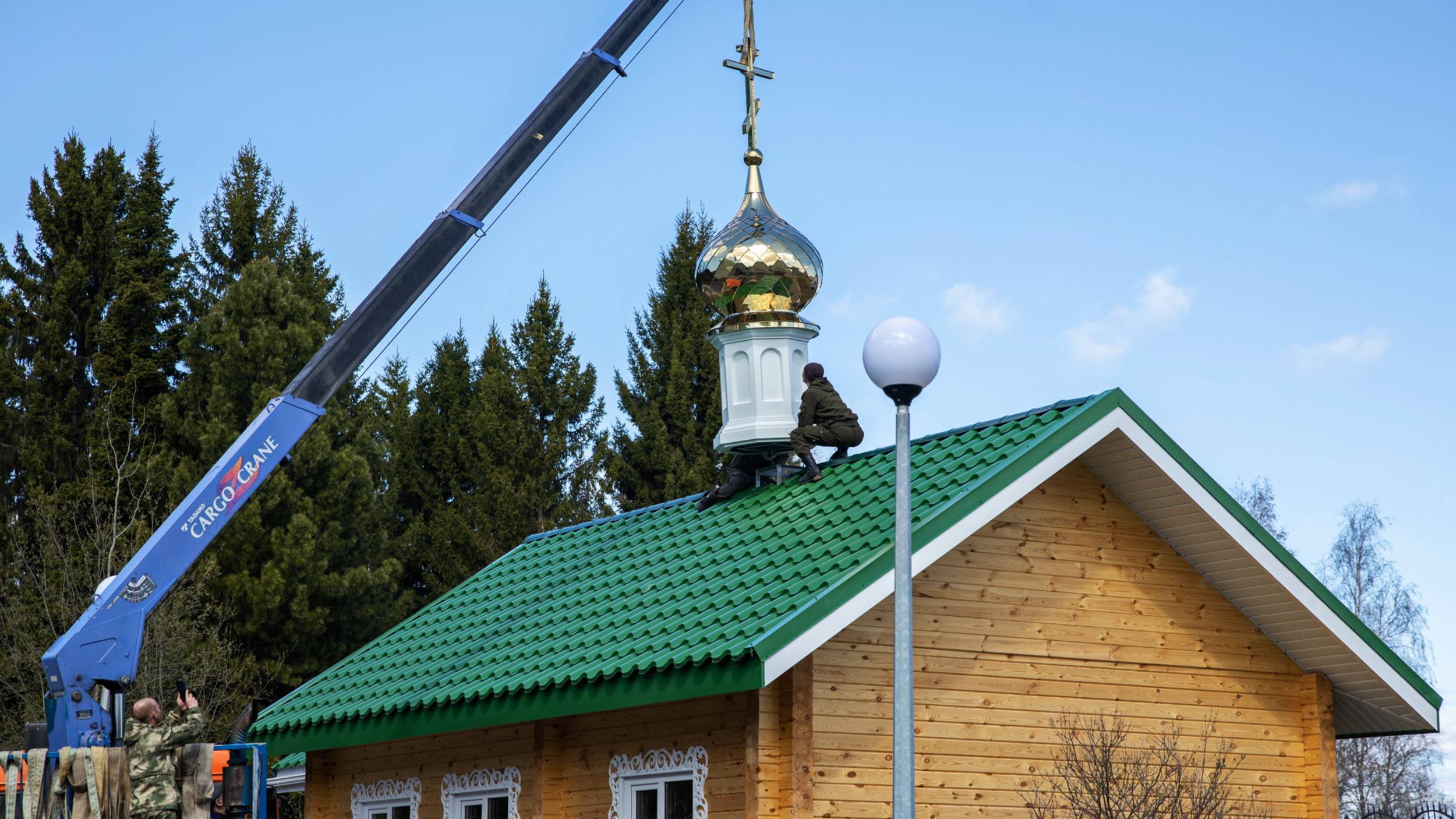 Купол и крест установили на строящийся храм Ханты-Мансийской психоневрологической больницы