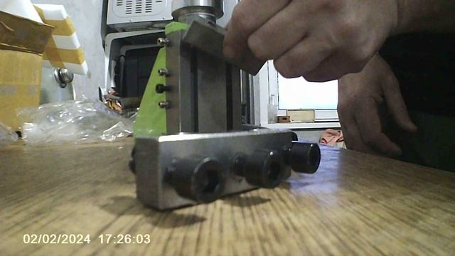 Фрезерная приставка к токарному станку WM210 смотреть онлайн