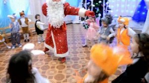 Танцевальная игра с дедом Морозом в детском саду:" Дви?