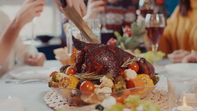 Горничная в дорогом отеле чувствует что-то необычное. смотреть онлайн