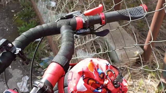 пилю руль Jones h-bar 🚲, ставлю зеркало 🪞. смотреть онлайн