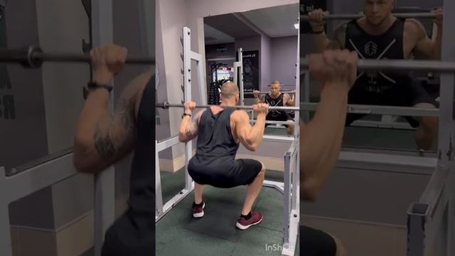 ПРИСЕДАНИЯ СО ШТАНГОЙ (классический вариант) смотреть онлайн