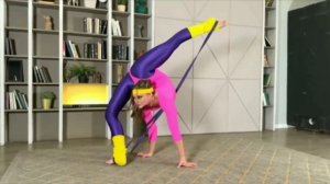 Красивая гимнастка