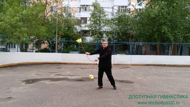Вечерняя разминка с мячами для фитнеса на верёвке (2)