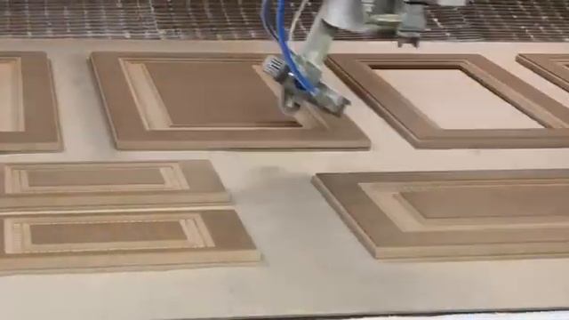 Нанесение клея на мебельные фасады. Как это работает смотреть онлайн