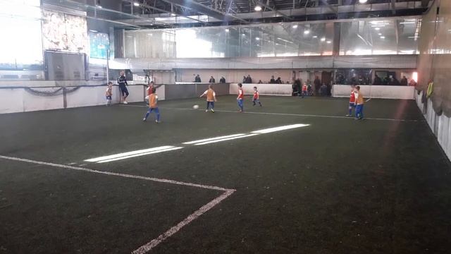 МАЛЫШ ФУТБОЛИСТ ЗАБИВАЕТ ГОЛ ☆ ОТБОР МЯЧА ☆ KIDS FOOTBALL