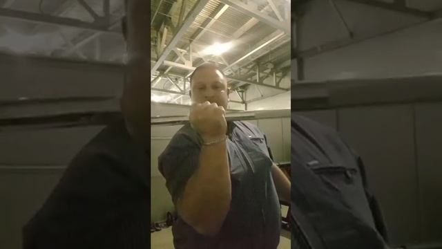 ВЛАДИМИР ЛЕВШИН. ШТАНГУ 40 КГ - ОДНОЙ РУКОЙ! НА ПАЛЬЦАХ!! смотреть онлайн