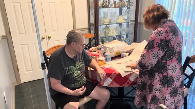 ОСВОИЛА КАПЕЛЬНИЦУ МУЖ ТРЕБУЕТ МЕНЯТЬ ПОВЯЗКУ НА НОГЕ смотреть онлайн