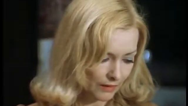 Алла Пугачева - У зеркала