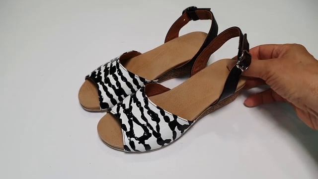 Босоножки женские кожаные ТOPAS артикул 8634 бело черные | Детская Обувь Jump & Blooms смотреть онлайн