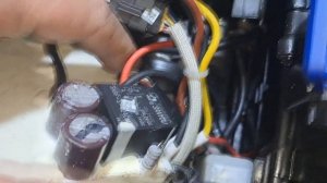 Аккумуляторная пила Snapper 60V запускается в обратную сто