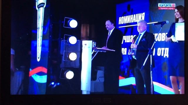 Вручение премии в номинации за лучшую одежду для акти?