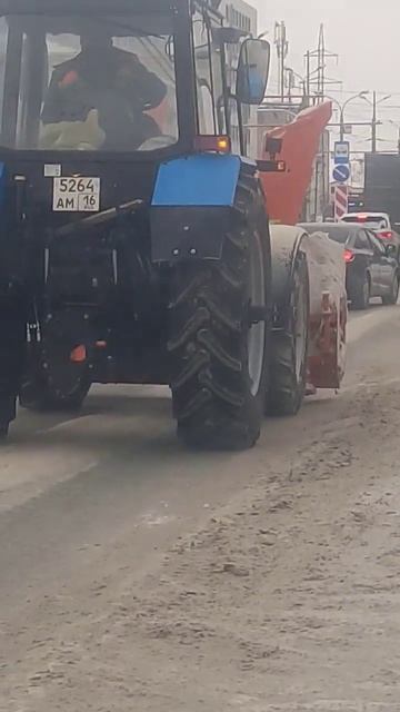 Трактор Чистит воздух #казань #татарстан #уборкаснега смотреть онлайн