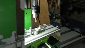 Сверлильно - фрезерный станок.