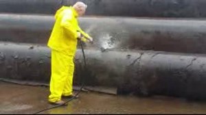 Три слоя битума и три слоя полиэтилена.