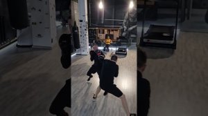 Передняя рука в боксе выполняет огромную роль