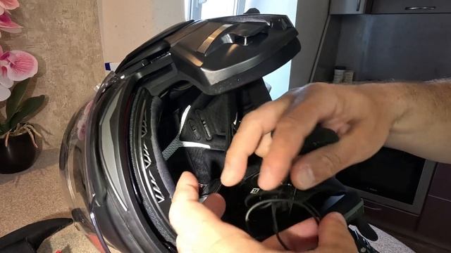 Установка мотогарнитуры Fodsports FX8 Pro на мото шлем LS2 FF900. смотреть онлайн