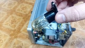 Как поменять лампочку в микроволновке