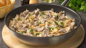 КУРИНЫЕ СЕРДЕЧКИ В СМЕТАНЕ за 30 минут. Захочется приготовить еще не раз. Рецепт от Всегда Вкусно!