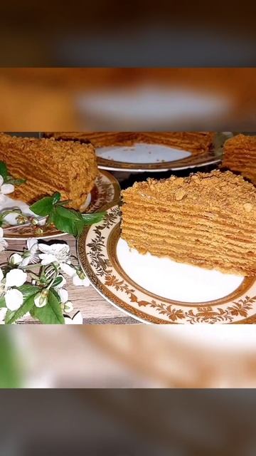 карамельный медовик 🍯 подписывайтесь чтобы узнать рецепт смотреть онлайн