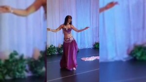 Сшила костюм для восточных танцев .