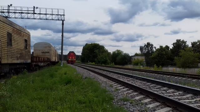 Тепловоз ТЭМ18ДМ-864 прибывает на ст. Лосиноостровская смотреть онлайн