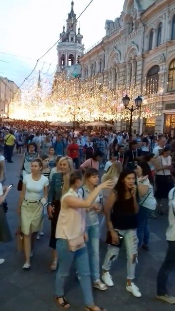 Во время ЧМ сейчас в Москве на Красной площади каждый ? смотреть онлайн