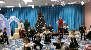 Танец «Валенки».Новый год в старшей группе.