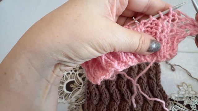 Красивый и простой узор на основе резинки 2×2. Вязание смотреть онлайн